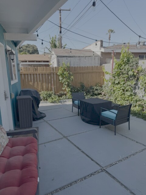 Foto del edificio - Fully Furnished Long Beach Retreat with Private Spa & Outdoor Entertaining Area