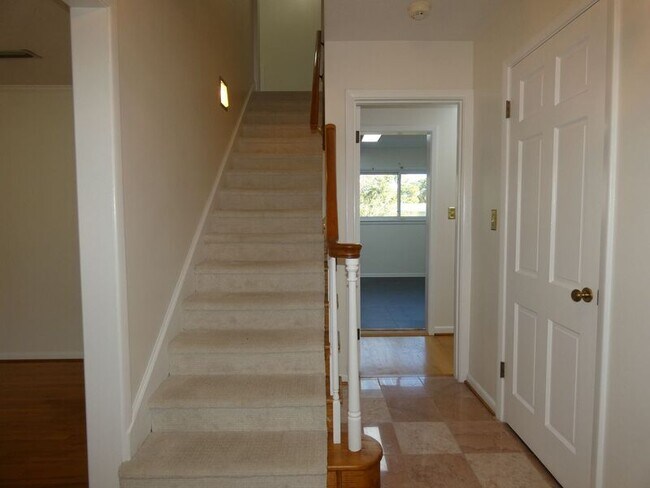 Foto del edificio - 2130 Hallmark Dr