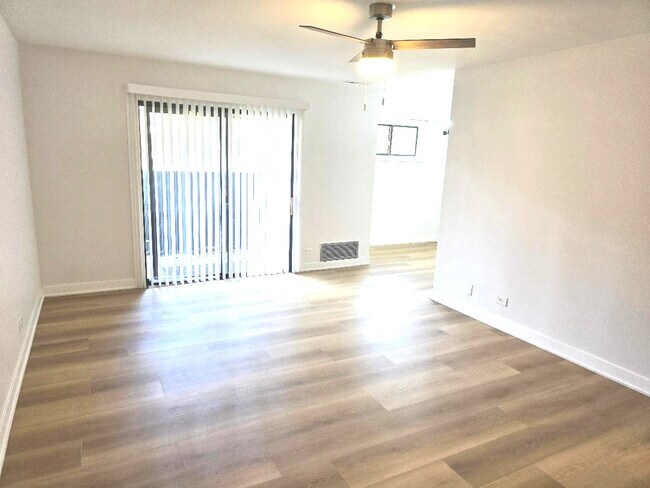 Foto del edificio - 2212 Country Club Dr