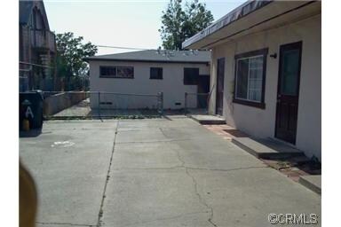 Building Photo - 123 S Cypress Ave