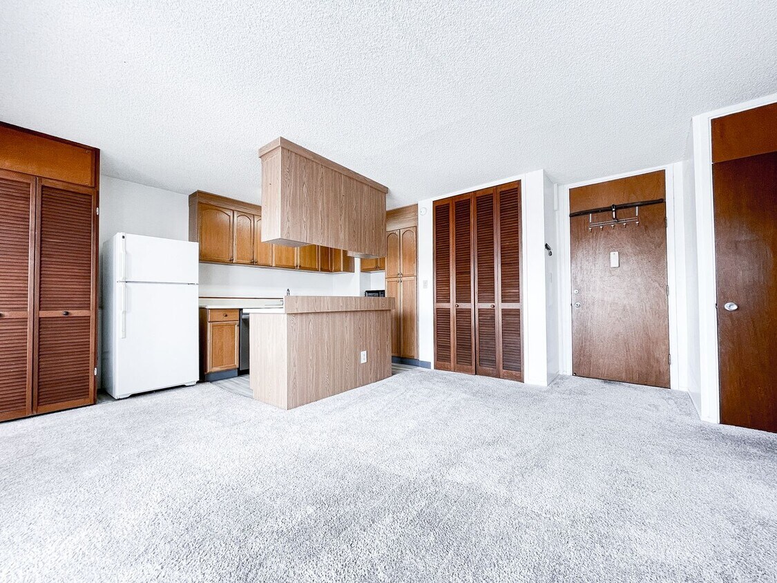 Primary Photo - Centrally Located Honolulu Condo with Assi...
