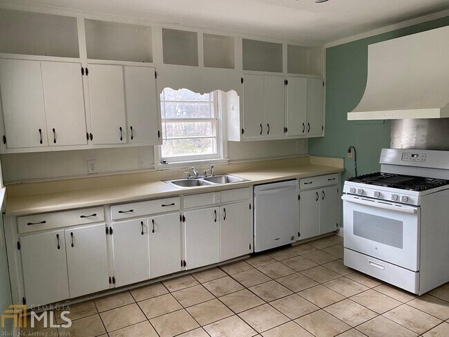 Foto del edificio - 1814 N Druid Hills Rd NE