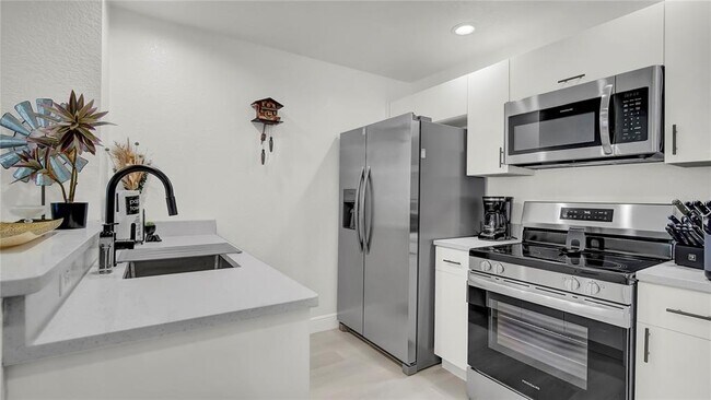 Foto del edificio - 4009 Venetian Bay Dr
