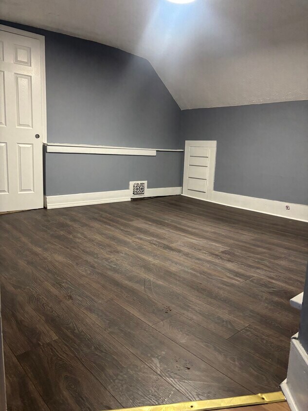 Foto principal - 721 Sumner St