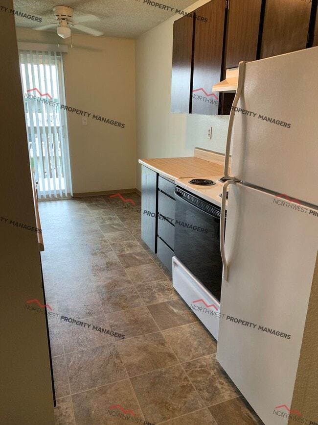 Interior Photo - r45a Laurel Court Apts.