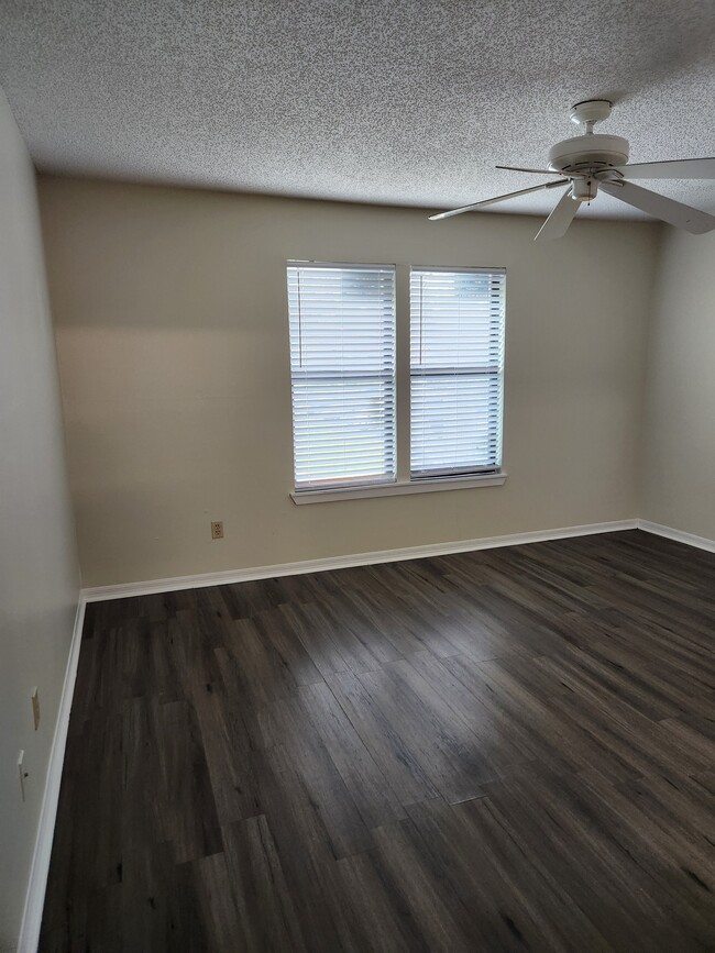 MASTER BEDROOM - 4029 Crockers Lake Blvd