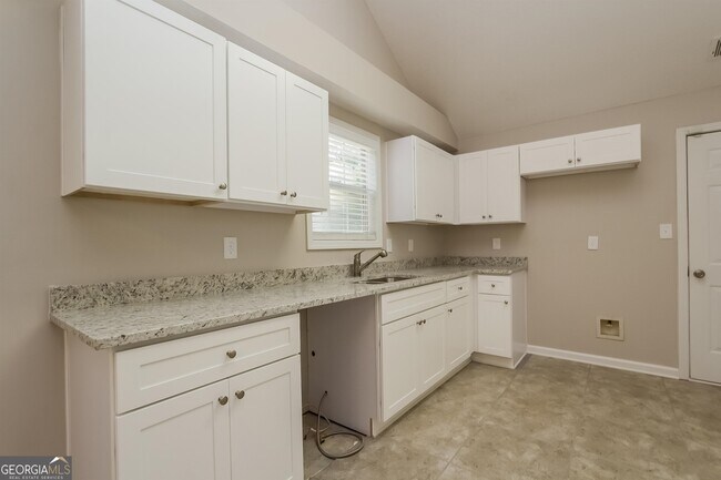 Foto del edificio - 7075 Mahonia Pl