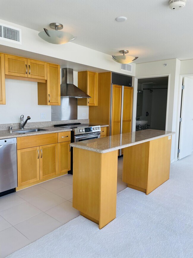 Building Photo - 1296 Kapiolani Blvd