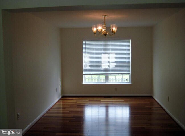 Foto del edificio - 8024 Big Pool Rd