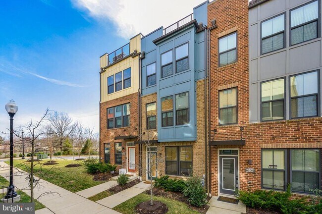 Building Photo - 6106 Chronicle St