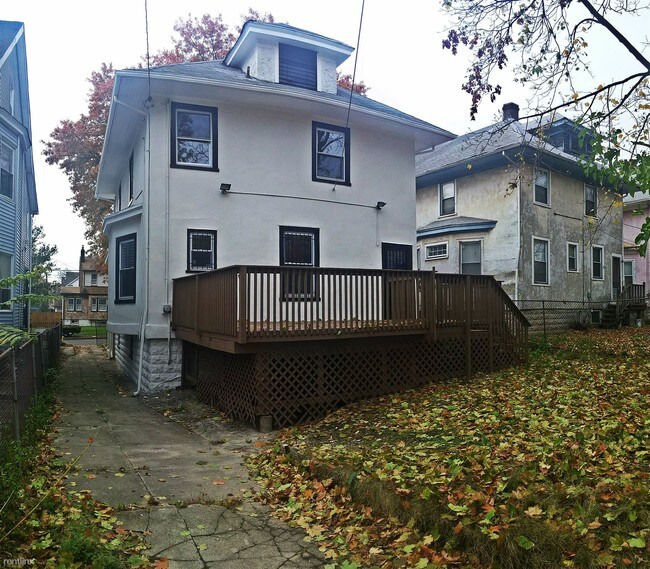 Foto del edificio - 215 Pomona Ave