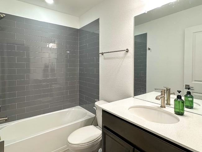 Photo - 330 Geneva St Townhome