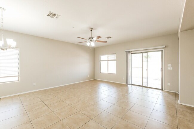 Foto del edificio - 105 N 108th Dr