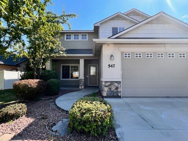 Building Photo - Meridian Home In Desirable Area w/ 3 Car G...
