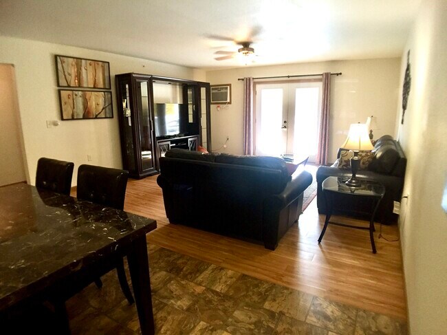 Foto del edificio - 2440 Southwoods Dr