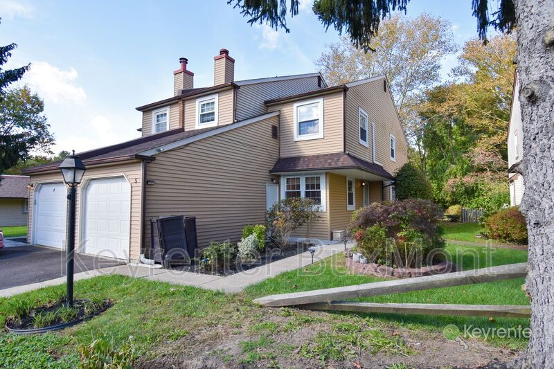 Primary Photo - 5 Sandy Ridge Dr