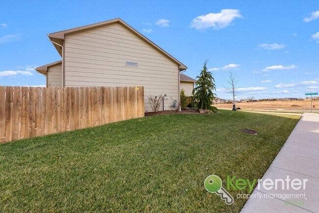 Foto del edificio - Spacious 4-Bedroom Home with Finished Basement & 3-Car Garage – Derby, KS