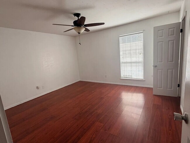 Building Photo - 1112 Park Center Ct