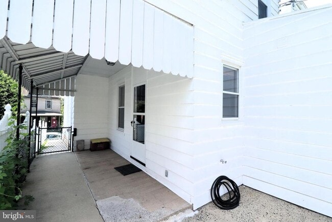 Building Photo - 612 Carbon St