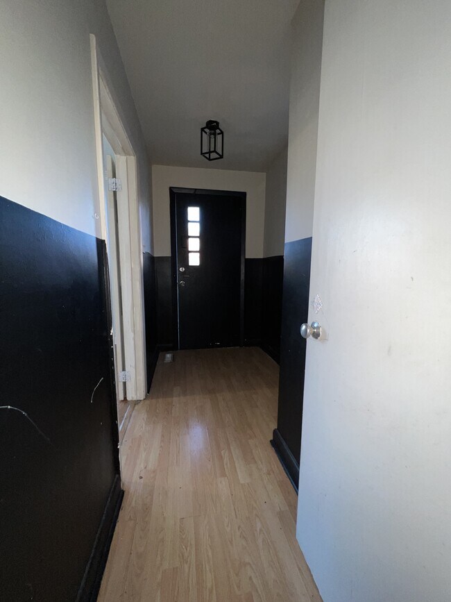 Building Photo - 52 Laurel Ave