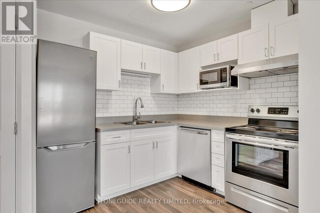Building Photo - 555 Bonaccord St