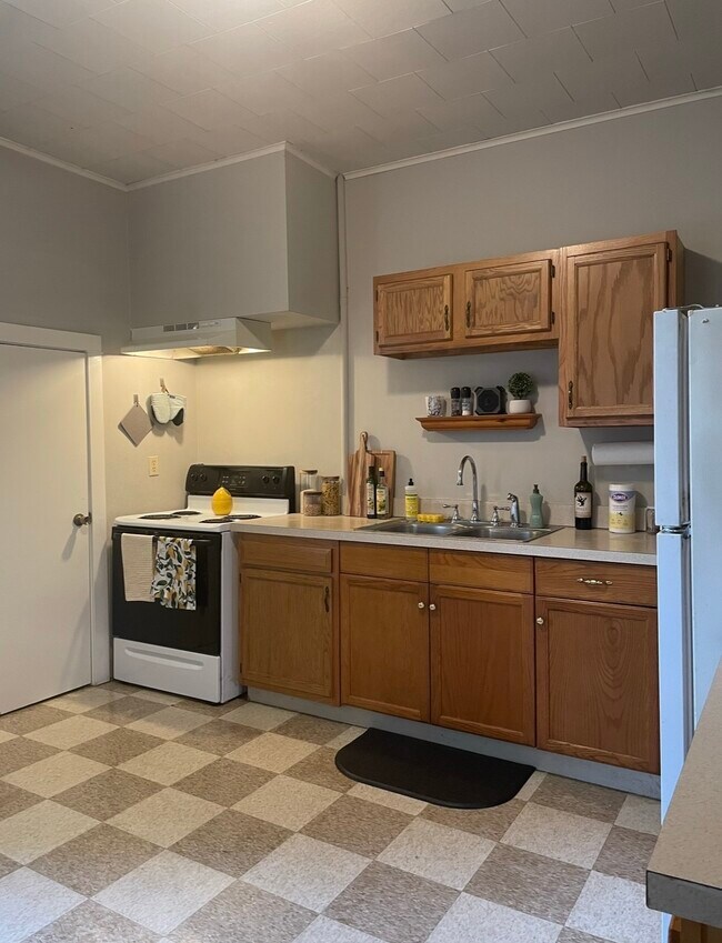 cocina - 137 E Lemon St