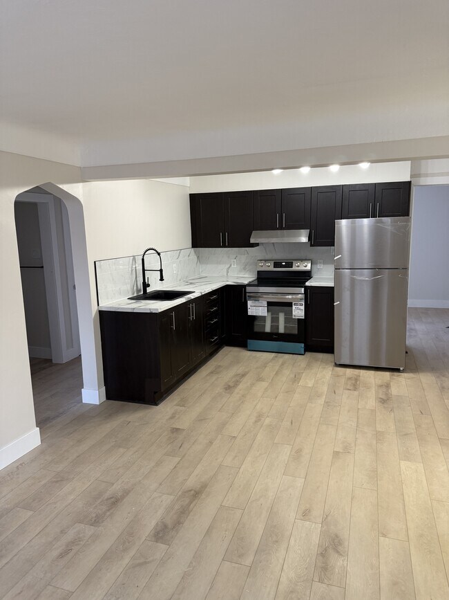 Building Photo - 280 Blake Blvd