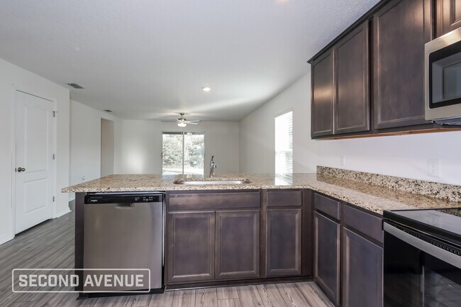 Foto del edificio - 3399 Lakeland Ave