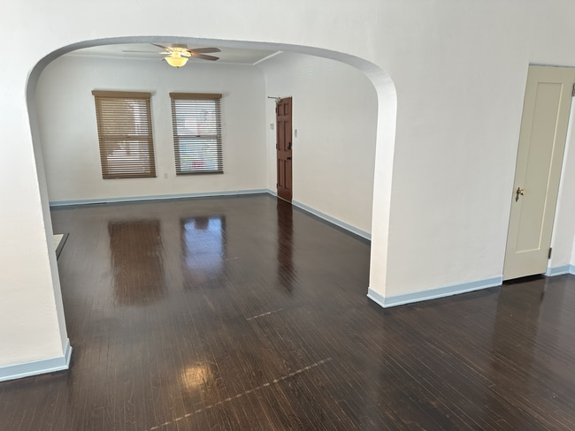 Building Photo - 6138 1/2 Saturn St