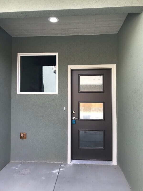 Foto del edificio - 369 E 10th Pl