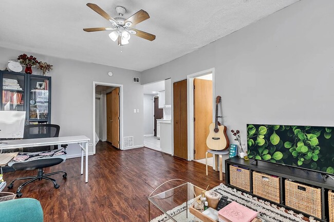 Building Photo - 5143 S Kenwood Ave