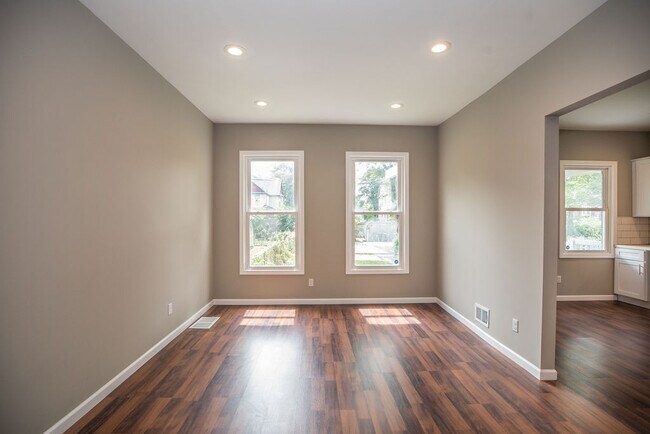 Building Photo - 242 Englewood St