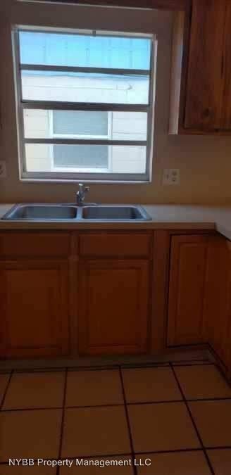 Building Photo - 3121 SW 26th Dr