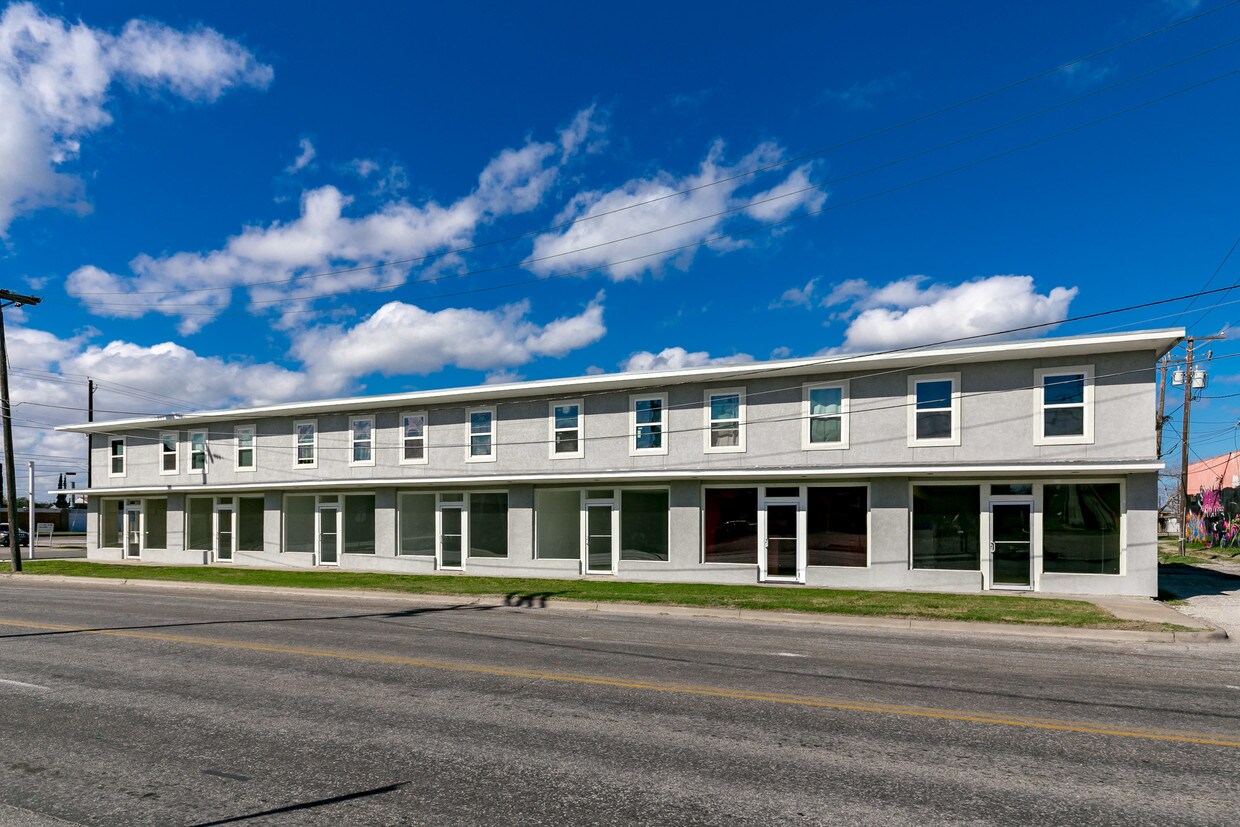 Primary Photo - 1116 1/2 Morgan Ave