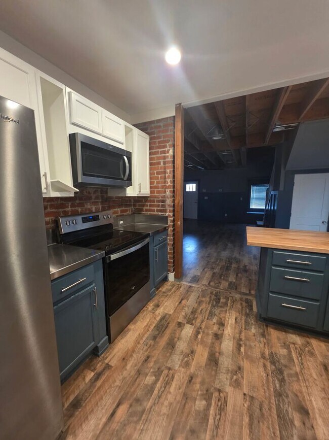 Foto del edificio - Amazing renovation near downtown Sand Springs.