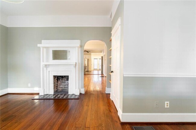 Building Photo - 311 Josephine St NE