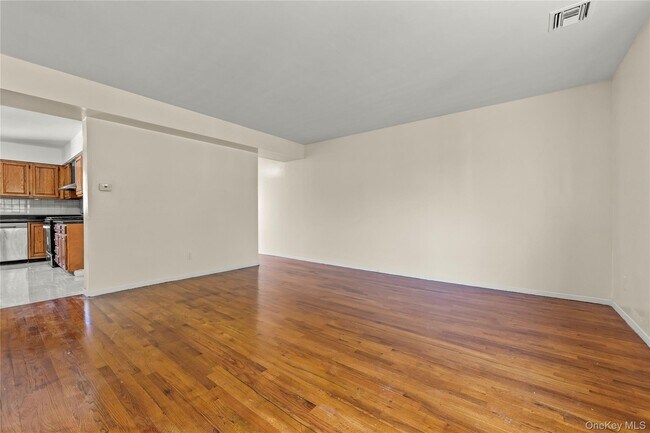 Foto del edificio - 110-32 63rd Rd