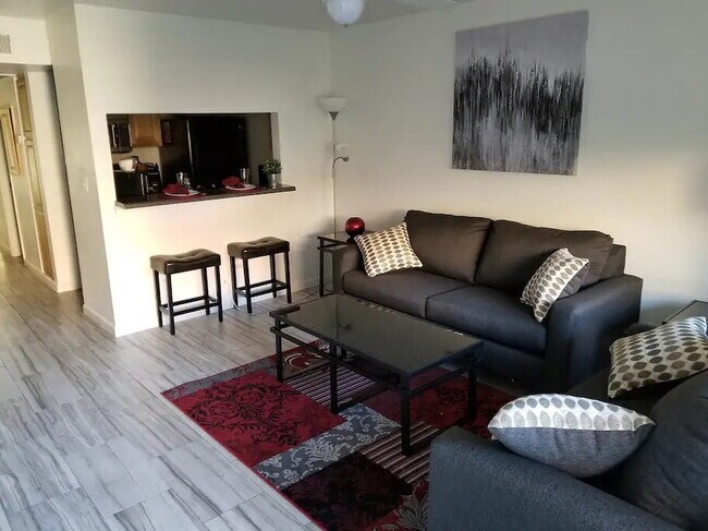 Foto del edificio - FULLY FURNISHED RESORT STYLE LIVING WITH MOUNTAIN VIEWS MOVE IN TODAY