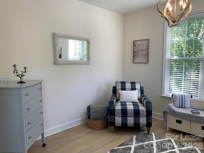 Foto del edificio - 9033 Rosalyn Glen Rd