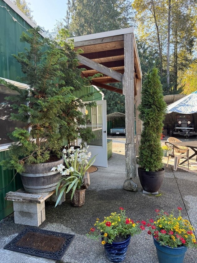Primary Photo - 1 Bed 1.5 Bath MIL with Secure Gate Entrance