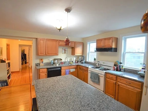 Building Photo - 345 Market St