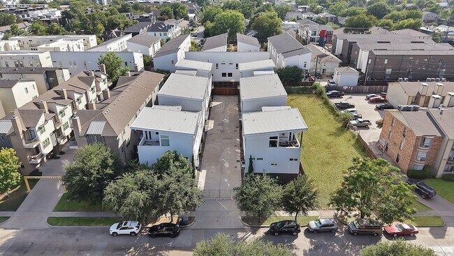 Building Photo - 4935 Zuma Ct
