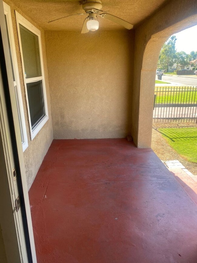 Foto del edificio - Darling Unit For Rent in Bakersfield