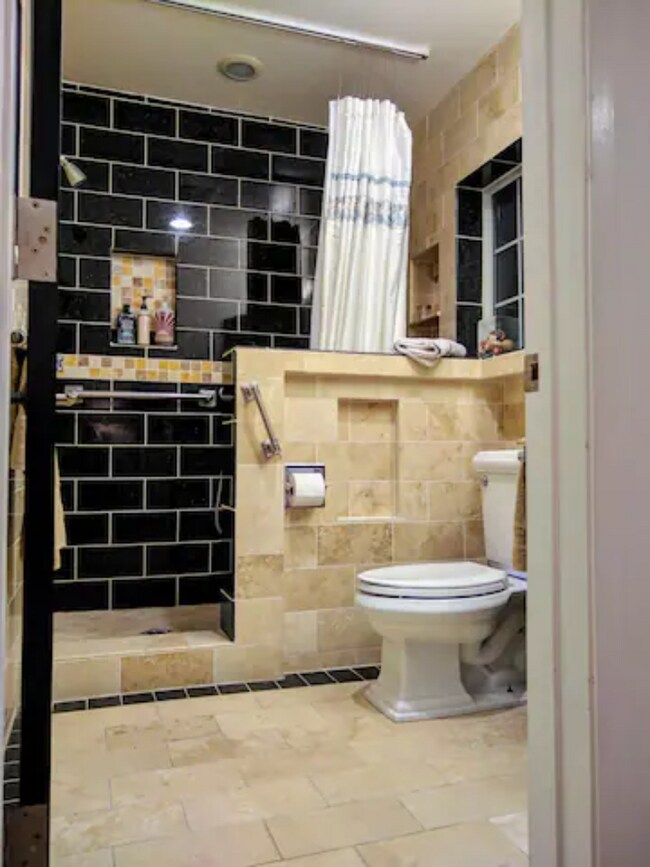 Building Photo - 13151 Lake St