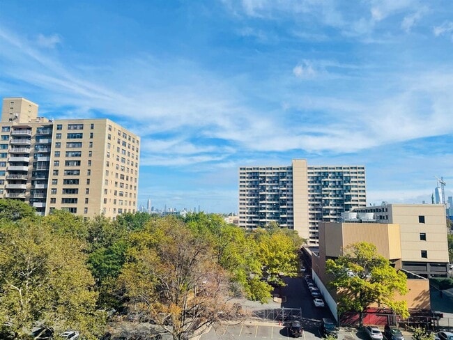 Building Photo - 10 Huron Ave