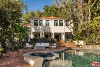 Building Photo - 1427 Kings Rd