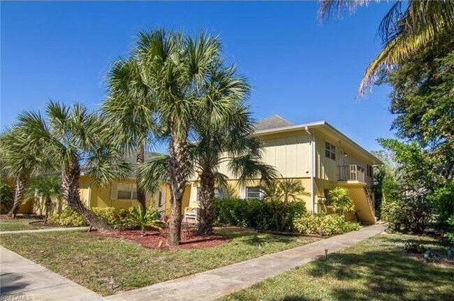 Building Photo - 1219 Solana Rd