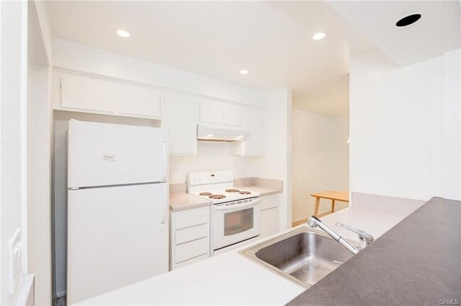 Foto del edificio - 28121 Highridge Rd