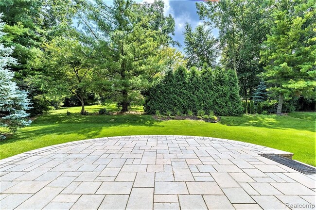 Building Photo - 5648 Whitfield Dr