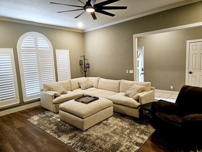 Building Photo - 2010 Constitution Ave